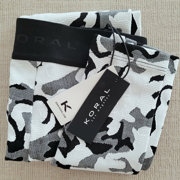 KORAL knockout cropped Leggings - Picture 2 of 3